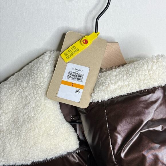 Levi's Breanna Pearlized Brown Faux Shearling
Puffer Jacket | S - Picture 9 of 10